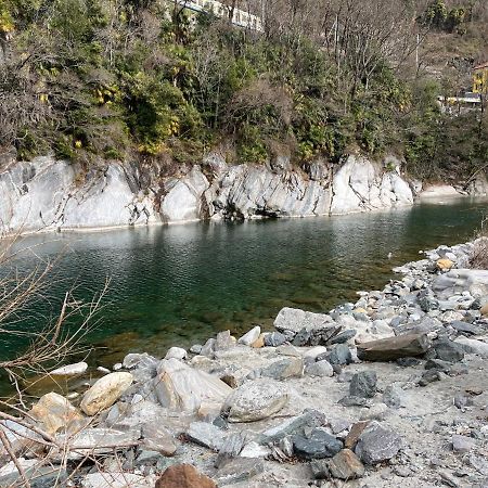 Blue River Losone Bagian luar foto
