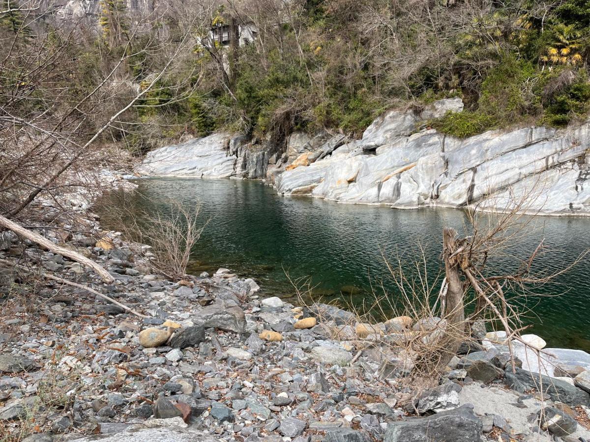 Blue River Losone Bagian luar foto